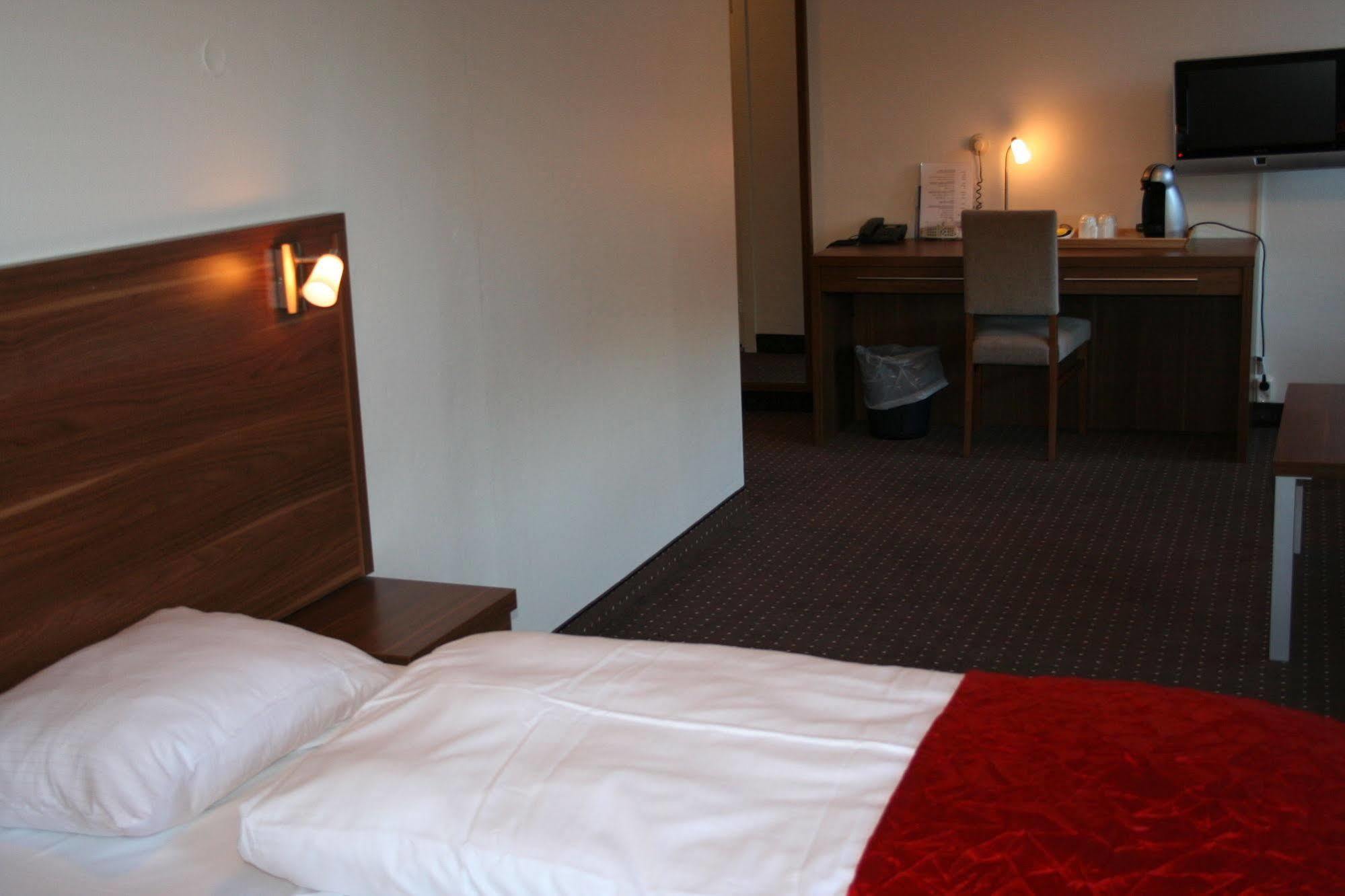 Thon Partner Hotel Утта Екстер'єр фото